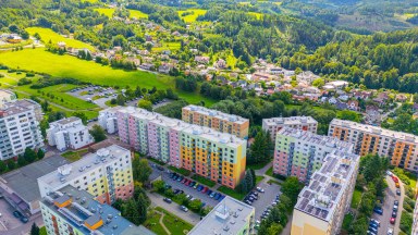 Prodej slunného bytu 3+1, 76m², s balkonem a nádherným výhledem – Náchod (Staré Město nad Metují)