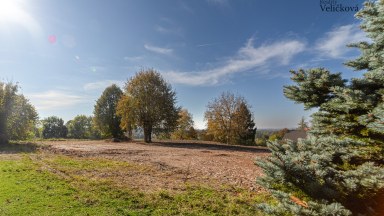 Prodej úchvatného pozemku určeného k výstavbě luxusní vily na Novém Hradci Králové, ulice Zámeček
