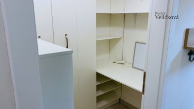 Pronájem útulného bytu 2+kk s balkonem a parkovacím stáním – Svobodné Dvory, Hradec Králové