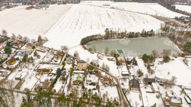 Nádherná novostavba rodinného domu 3+kk s možností přístavby až 2 pokojů, přímo u lesa ve Svinarech