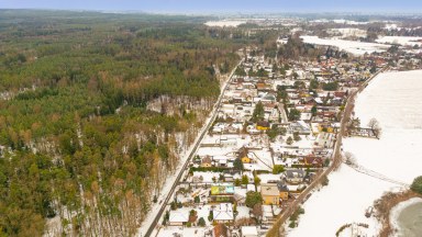 Nádherná novostavba rodinného domu 3+kk s možností přístavby až 2 pokojů, přímo u lesa ve Svinarech