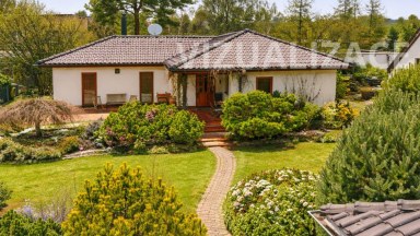 Nádherná novostavba rodinného domu 3+kk s možností přístavby až 2 pokojů, přímo u lesa ve Svinarech