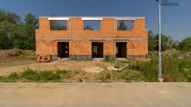 Novostavba moderního rodiného domu o dispozici 4+kk v klidné obci Dříteč u Pardubic