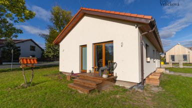 Prodej útulné novostavby rodinného domu 5+kk v obci Krakovany