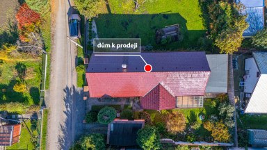 Prodej útulného rodinného domu s okrasnou zahradou a stavební parcelou