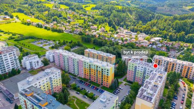 Prodej prostorného bytu 3+1, 76m², s balkonem a nádherným výhledem – Náchod (Staré Město nad Metují)