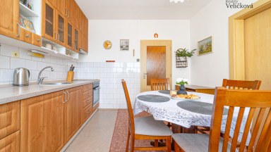 Prodej prostorného bytu 3+1, 76m², s balkonem a nádherným výhledem – Náchod (Staré Město nad Metují)