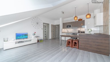 Prodej  podkrovního bytu 3+kk s parkovacím stání v Milovicích (okr. Nymburk)