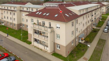 Prodej  podkrovního bytu 3+kk s parkovacím stání v Milovicích (okr. Nymburk)