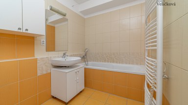 Pronájem pěkného bytu 3+kk včetně parkovacího stání v Hradci Králové- ulice K Meteoru 