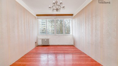 Prodej prostorného bytu 4+1 k rekonstrukci na Slezském Předměstí v Hradci Králové - ulice Severní