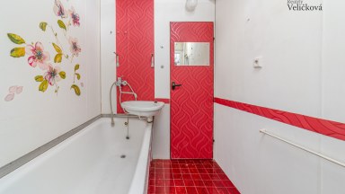 Prodej prostorného bytu 4+1 k rekonstrukci na Slezském Předměstí v Hradci Králové - ulice Severní