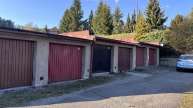 Prodej zděné garáže 16 m² s elektřinou a vlastním pozemkem, Úpice – ul. Palackého U benzinové pumpy