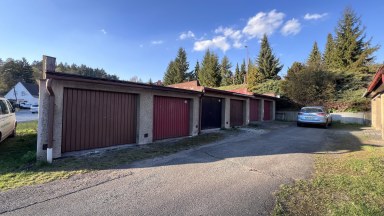 Prodej zděné garáže 16 m² s elektřinou a vlastním pozemkem, Úpice – ul. Palackého U benzinové pumpy