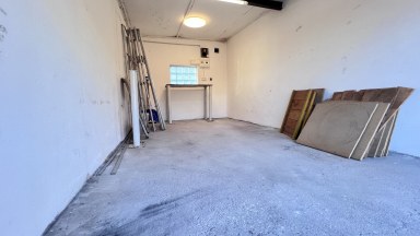 Prodej zděné garáže 16 m² s elektřinou a vlastním pozemkem, Úpice – ul. Palackého U benzinové pumpy