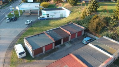 Prodej zděné garáže 16 m² s elektřinou a vlastním pozemkem, Úpice – ul. Palackého U benzinové pumpy