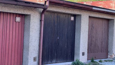 Prodej zděné garáže 16 m² s elektřinou a vlastním pozemkem, Úpice – ul. Palackého U benzinové pumpy