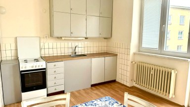 Pronájem prostorného bytu 2+1 o výměře 70 m² v centru Hradce Králové – Břetislavova 