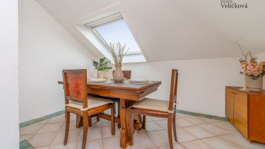 Prodej nádherného bytu 3+1 o celkové výměře 129 m2 v Praze - Kunraticích - ul. U Zeleného ptáka