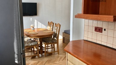 Pronájem světlého bytu o dispozici 2+1 s balkonem a sklepem v klidné části Opočna