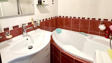 Pronájem světlého bytu o dispozici 2+1 s balkonem a sklepem v klidné části Opočna