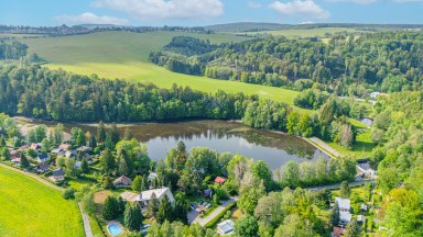Rekreační areál u Seče s kapacitou až 61 osob a pozemky 5 222 m²