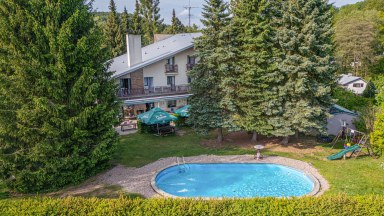 Rekreační areál u Seče s kapacitou až 61 osob a pozemky 5 222 m²