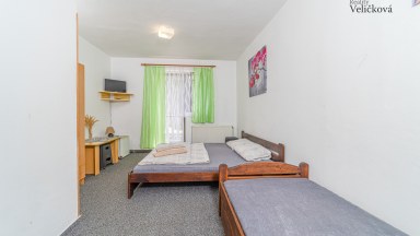 Rekreační areál u Seče s kapacitou až 61 osob a pozemky 5 222 m²
