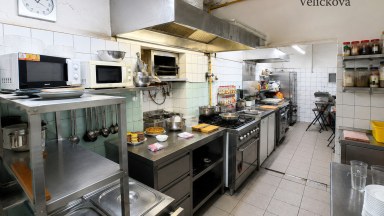Pronájem vybavené restaurace se zahrádkou a tanečním sálem (329m2)