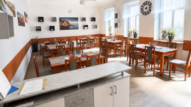 Pronájem vybavené restaurace se zahrádkou a tanečním sálem (329m2)