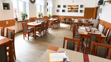 Pronájem vybavené restaurace se zahrádkou a tanečním sálem (329m2)