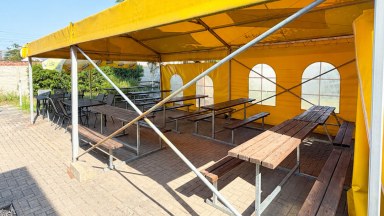 Pronájem vybavené restaurace se zahrádkou a tanečním sálem (329m2)