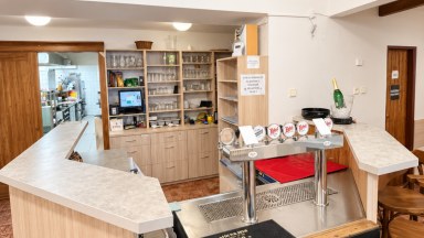 Pronájem vybavené restaurace se zahrádkou a tanečním sálem (329m2)