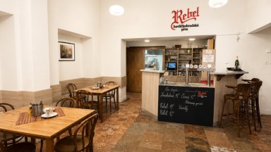 Pronájem vybavené restaurace se zahrádkou a tanečním sálem (329m2)