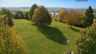 Prodej výjimečného stavebního pozemku 732 m² s panoramatickým výhledem, Hradec Králové – Zámeček