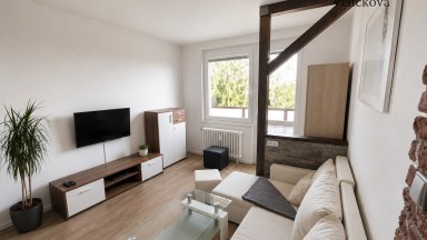 Pronájem atypického bytu 2+kk s lodžií v obci Butoves u Jičína