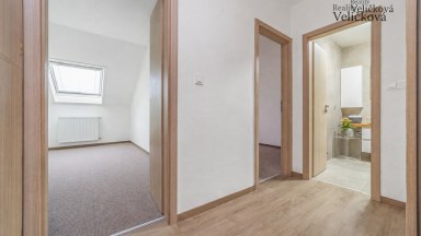 Prodej nádherného bytu 3+1 o celkové výměře 129 m2 v Praze - Kunraticích - ul. U Zeleného ptáka