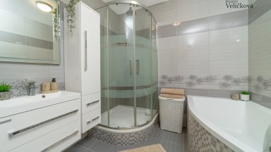 Prodej prostorného bytu 3+kk po rekonstrukci se dvěma lodžiemi – Durychova, Hradec Králové