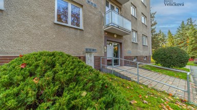 Prodej světlého a vzdušného bytu 3+1 k rekonstrukci v Hradci Králové - třída SNP, Slezské Předměstí